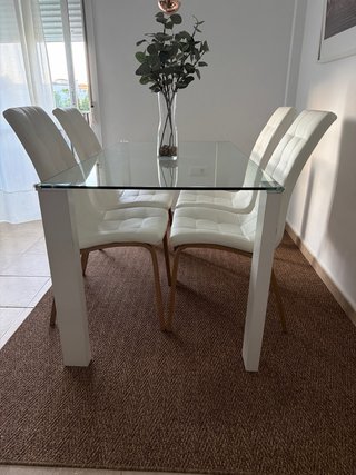 Mesa comedor cristal 4 sillas blancas