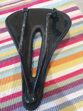 Sillín de carbono 133g