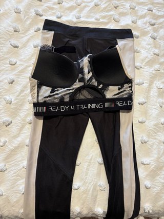 Conjunto deportivo talla S con sujetador y legging