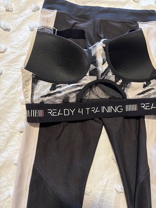Conjunto deportivo talla S con sujetador y legging