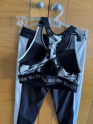 Conjunto deportivo talla S con sujetador y legging