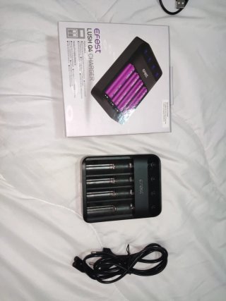 Cargador Efest LUSH Q4