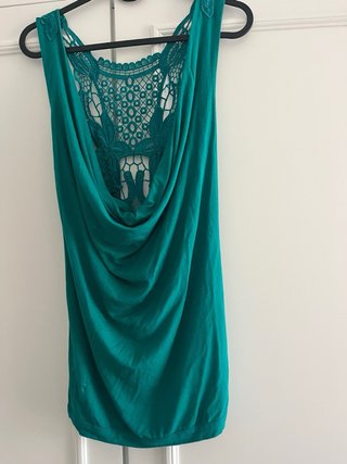 Top Karen Millen verde con encaje