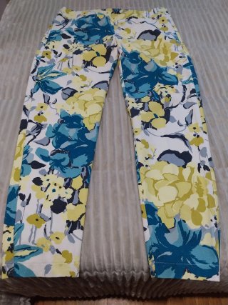 Pantalón T. 40 Estampado Floral Nuevo , impecable