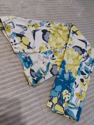 Pantalón T. 40 Estampado Floral Nuevo , impecable