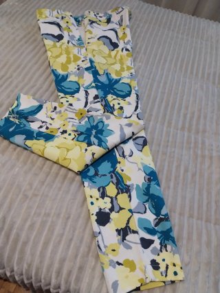 Pantalón T. 40 Estampado Floral Nuevo , impecable