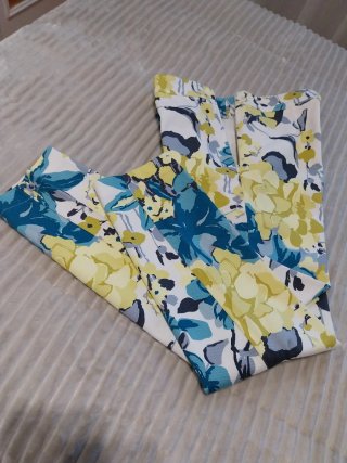 Pantalón T. 40 Estampado Floral Nuevo , impecable