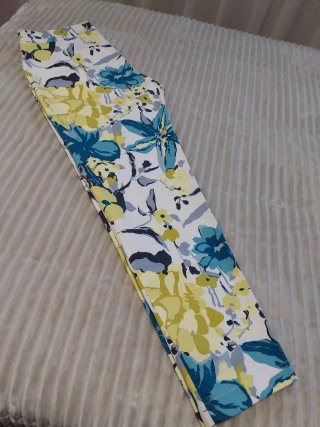 Pantalón T. 40 Estampado Floral Nuevo , impecable
