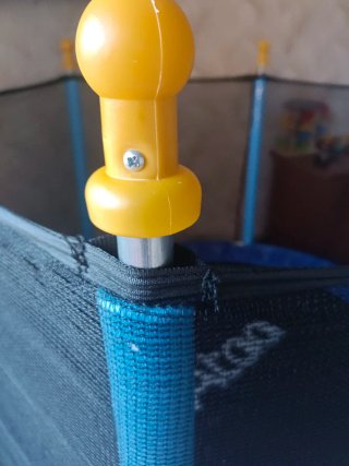 Trampolino elastico con rete di sicurezza