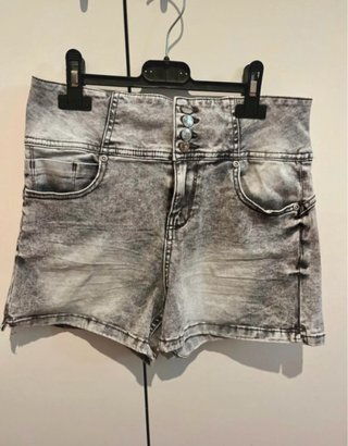 Jeans vita alta con bottoni