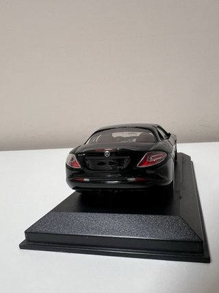 Miniatura Mercedes Benz SLR McLaren 1:43