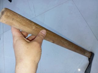 hacha de mano (o hachuela)