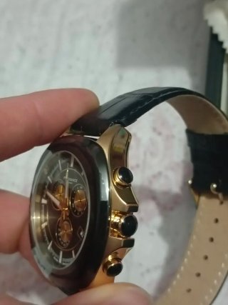 Reloj Puisance Cerámica Negro y Dorado