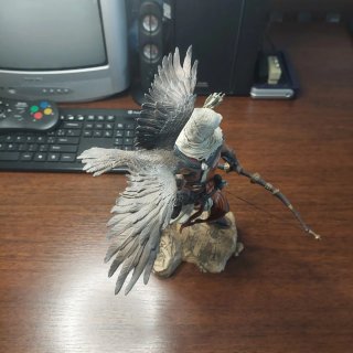 Figura Assassin's Creed Bayek con Águila
