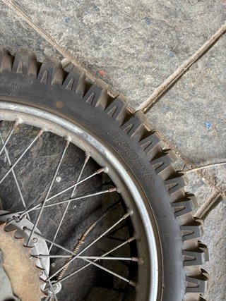 Llantas de moto con neumaticos