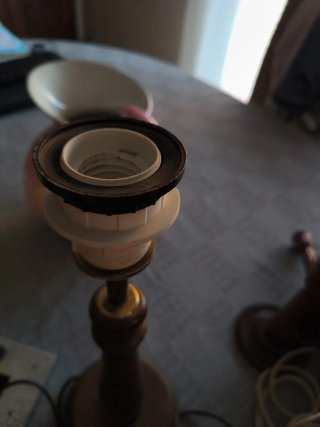 Pie de lámpara de madera