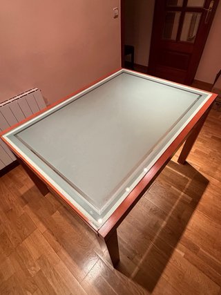 2 Mesas de comedor de madera y cristal
