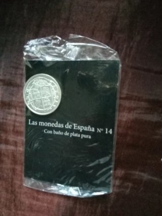 Moneda España Carlos II con baño plata