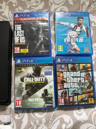 PS4 Slim 500GB + 4 Giochi + Controller