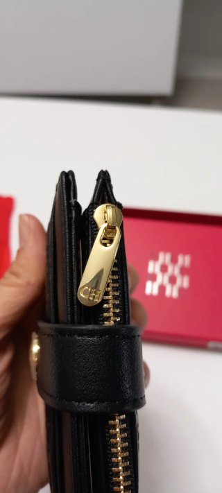 Billetera Carolina Herrera CH Negra