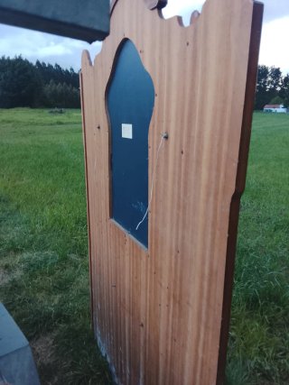 Mueble recibidor antiguo con espejo