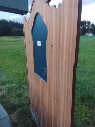 Mueble recibidor antiguo con espejo