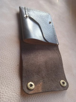 Cartera de cuero hecha a mano