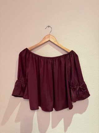Blusa hombros descubiertos manga acampanada