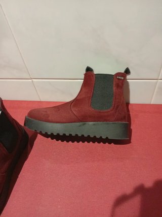 Botas Mustang cortas rojas y negras
