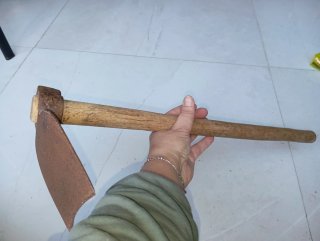 azada (o azadón),modelo 279-A,marca Bellota.