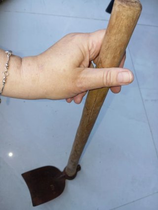 azada (o azadón),modelo 279-A,marca Bellota.