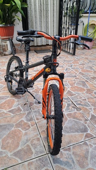 Bicicleta MTB WYLDEE 20 Negra/Naranja