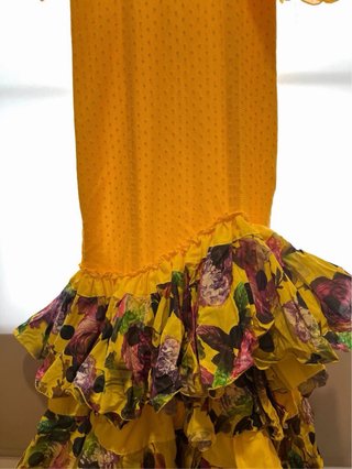 Traje de flamenca amarillo con volantes