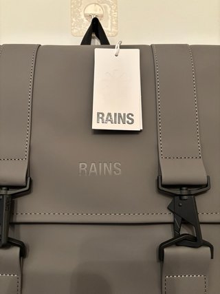 Mochila Rains impermeable gris