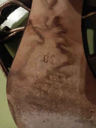 Sandalias Marrones y Doradas
