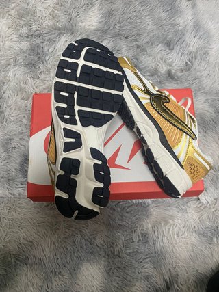 Nike Zoom Vomero 5 Blanco/Dorado Talla 39