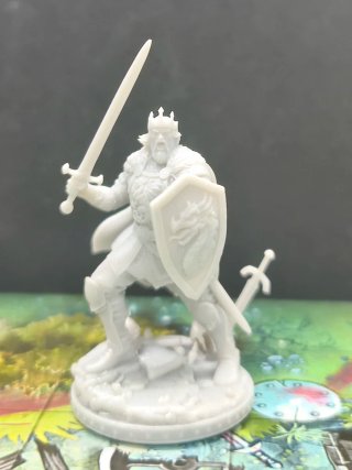 Figura Uther Pendragon con espada y escudo
