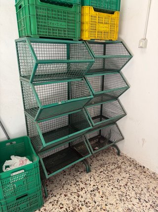 Estantería Metálica . 10 unid.Precio x unidad 50€.