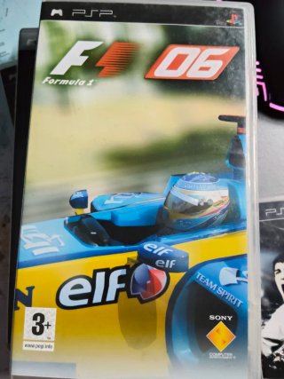 Lote 4 Giochi PSP: Star Wars, Naruto, F1 2006