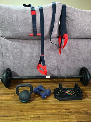 Barra pesas 20kg, kettlebell 8kg y más