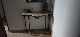 Reloj de sobremesa y objeto ovalado antiguo decora