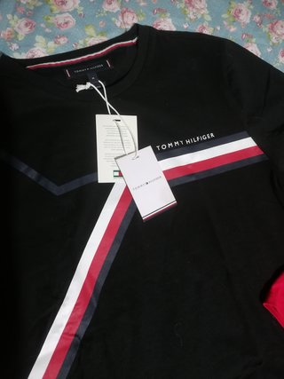 Confezione magliette Tommy Hilfiger + regalo