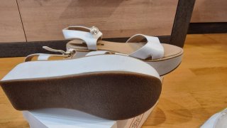 Sandalias blancas cuña