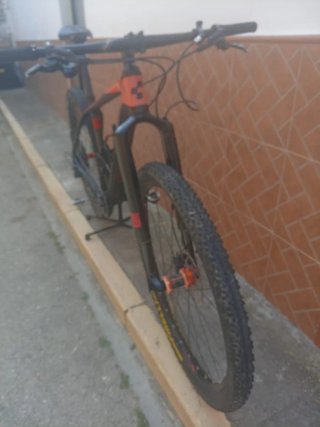 Bicicleta Cube Reaction