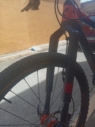 Bicicleta Cube Reaction