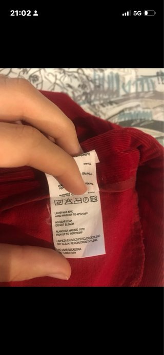 Pantalones rojos acampanados