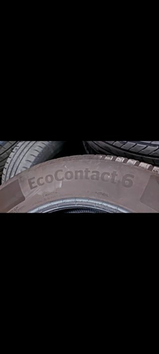 215/65 R17 99V