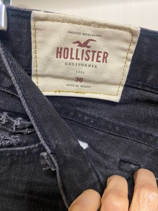 Pantalón corto Hollister gris roto