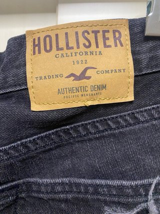 Pantalón corto Hollister gris roto