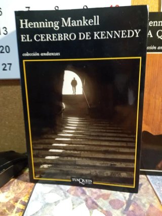 HENNING MANKELL. EL CEREBRO DE KENNEDY. TUSQUETS